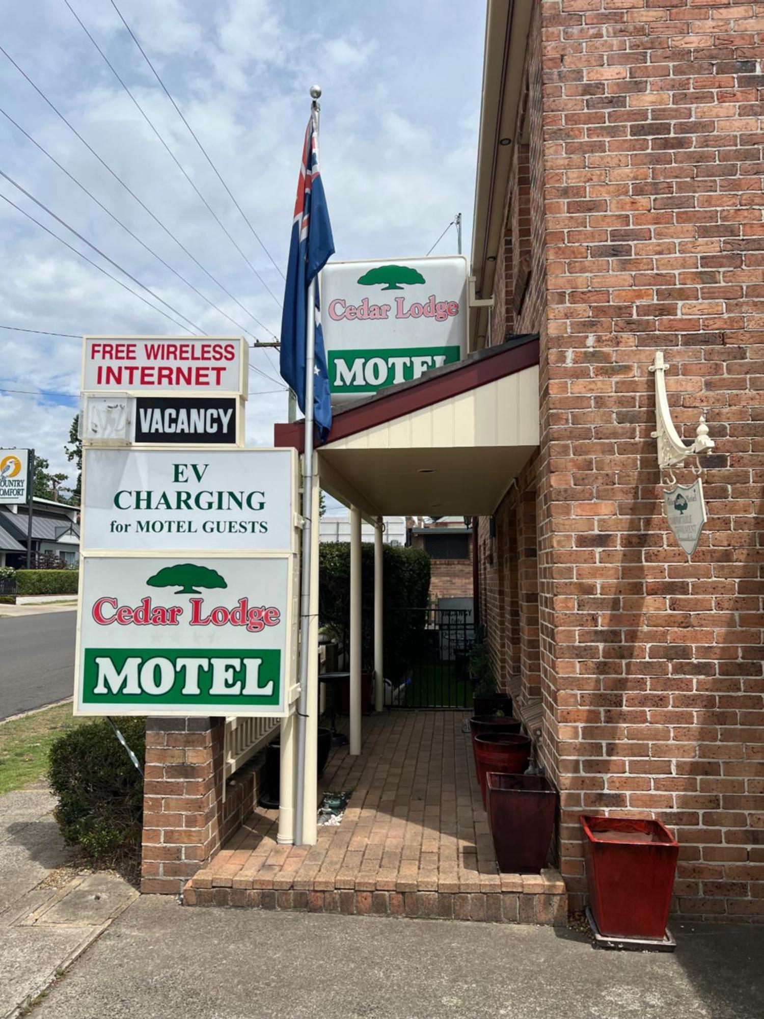Cedar Lodge Motel Armidale Exterior photo